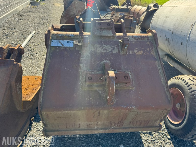 2000 Gjerstad graveskuffe med tenner1150 mm bredde, 1150 liter. KM20 feste. Brukt på Volvo EC210. - Accessoire pour Engins de chantier: photos 2 2000 Gjerstad graveskuffe med tenner1150 mm bredde, 1150 liter. KM20 feste. Brukt på Volvo EC210. - Accessoire pour Engins de chantier: photos 2