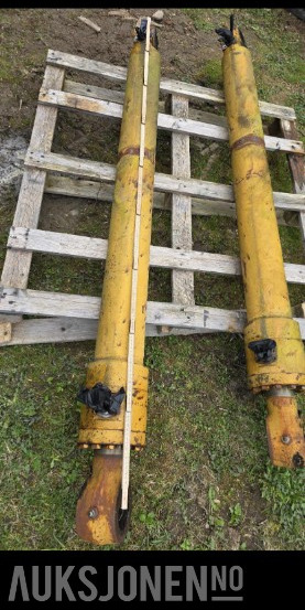 Komatsu 210 sylindere - Accessoire pour Engins de chantier: photos 2 Komatsu 210 sylindere - Accessoire pour Engins de chantier: photos 2