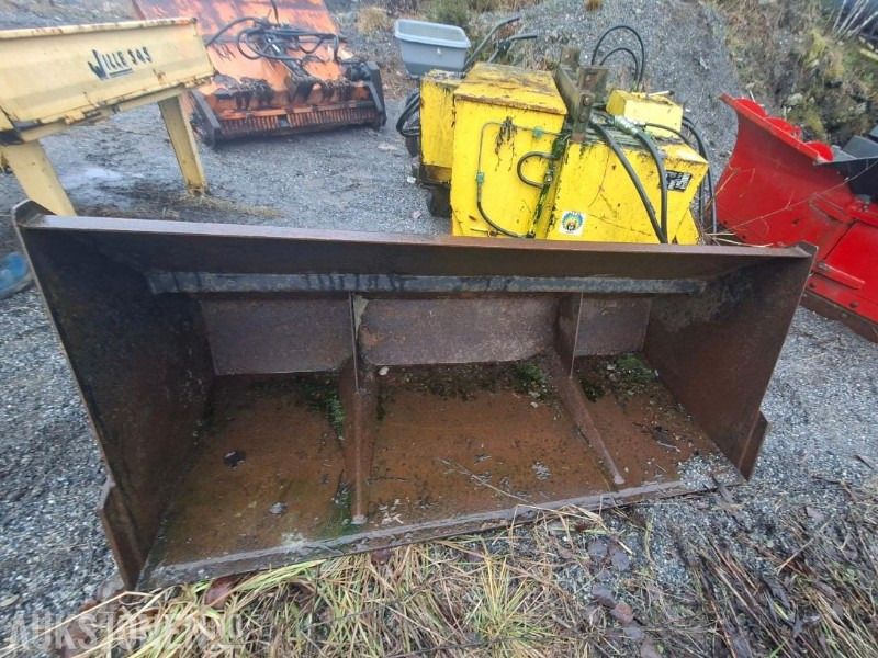 Skuffe til mindre traktorer og hjullaster - Accessoire pour Engins de chantier: photos 1 Skuffe til mindre traktorer og hjullaster - Accessoire pour Engins de chantier: photos 1