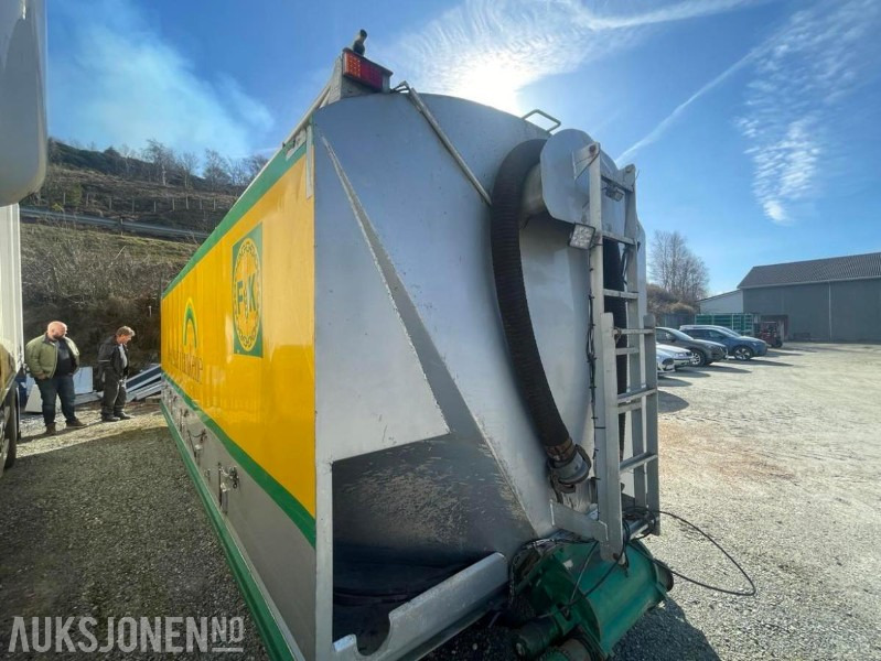 2005 Tank til mel og korn - Bulk-transport - 35 000 liter - Tipp kydraulikk - 7 rom - Kamera - Sluser - Hjelperamme. - Camion: photos 4 2005 Tank til mel og korn - Bulk-transport - 35 000 liter - Tipp kydraulikk - 7 rom - Kamera - Sluser - Hjelperamme. - Camion: photos 4