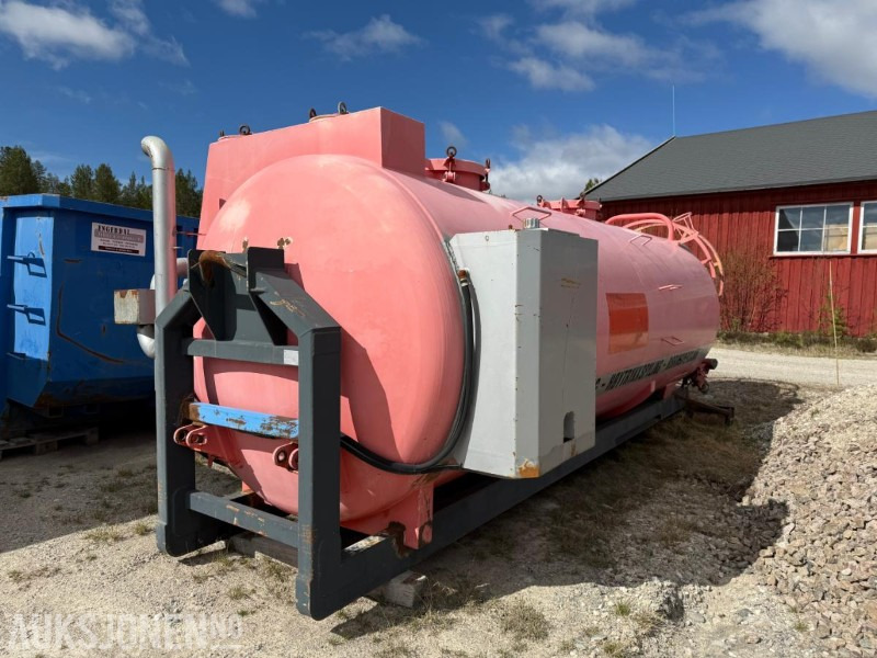 Suge og spyletank til krokløft - Camion: photos 1 Suge og spyletank til krokløft - Camion: photos 1