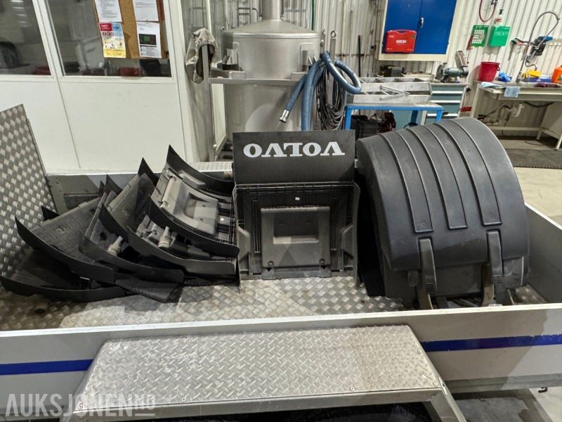 Volvo skjermsett til 4-akslet med trippel boggi - Camion: photos 1 Volvo skjermsett til 4-akslet med trippel boggi - Camion: photos 1