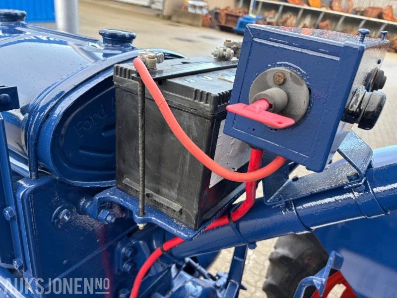 Tracteur agricole Ford Fordson-Stegamajor E27N: photos 11 Tracteur agricole Ford Fordson-Stegamajor E27N: photos 11