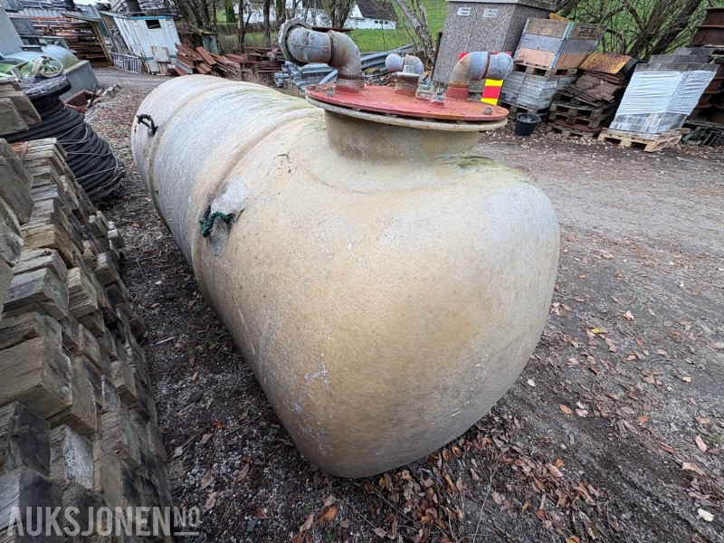 Glassfibertank (nedgravbar) – brukt - L'équipement de construction: photos 3 Glassfibertank (nedgravbar) – brukt - L'équipement de construction: photos 3