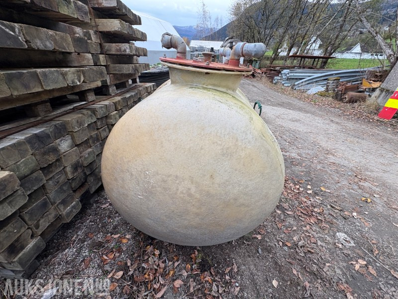 Glassfibertank (nedgravbar) – brukt - L'équipement de construction: photos 2 Glassfibertank (nedgravbar) – brukt - L'équipement de construction: photos 2