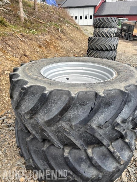 2016 Komplette traktordekk til Fendt 724 Mitas - Machine agricole: photos 5 2016 Komplette traktordekk til Fendt 724 Mitas - Machine agricole: photos 5