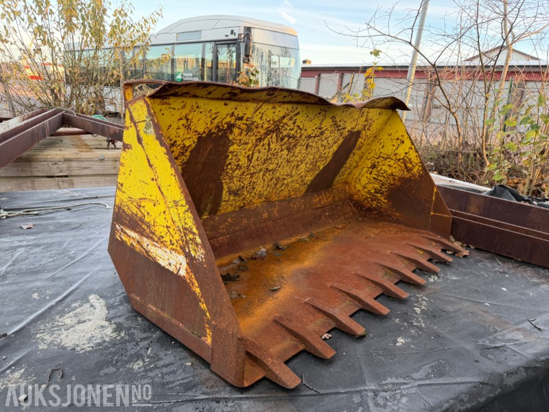 Traktorskuff 162 cm - Machine agricole: photos 1 Traktorskuff 162 cm - Machine agricole: photos 1