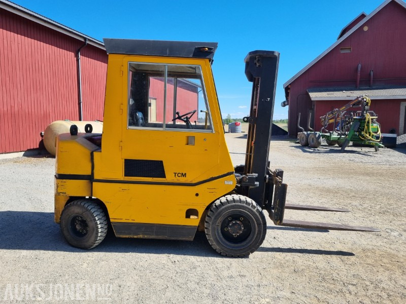 1980 TCM FD30Z5 truck 2.7 T Diesel - Matériel de manutention: photos 3 1980 TCM FD30Z5 truck 2.7 T Diesel - Matériel de manutention: photos 3
