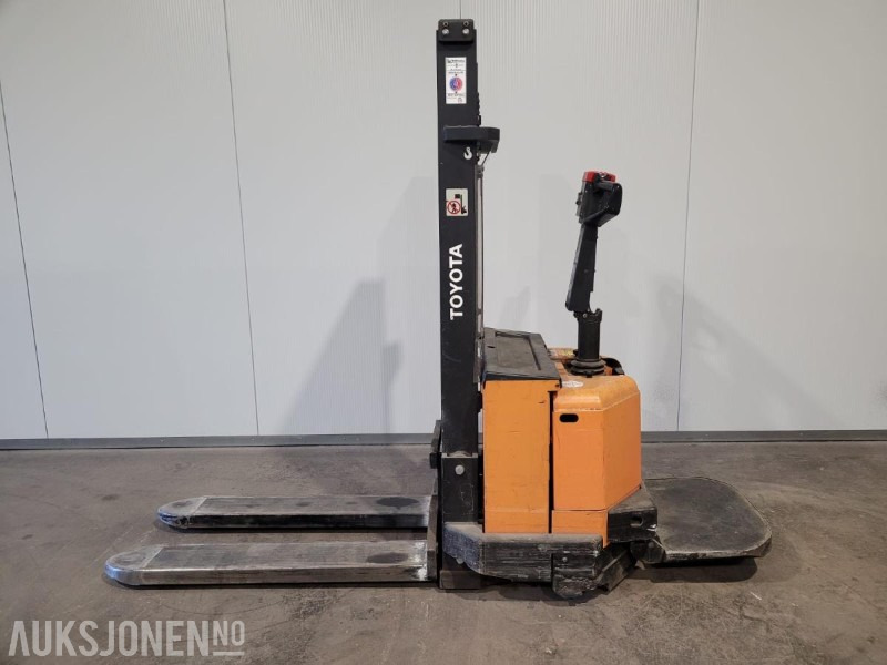 2000 Toyota Stabler - Matériel de manutention: photos 2 2000 Toyota Stabler - Matériel de manutention: photos 2