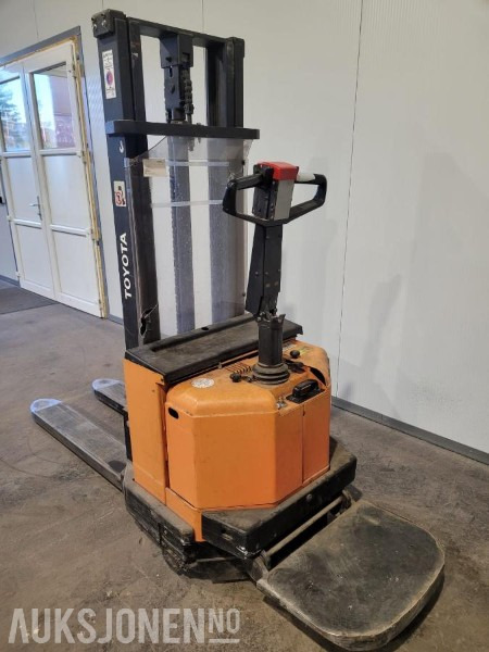 2000 Toyota Stabler - Matériel de manutention: photos 3 2000 Toyota Stabler - Matériel de manutention: photos 3