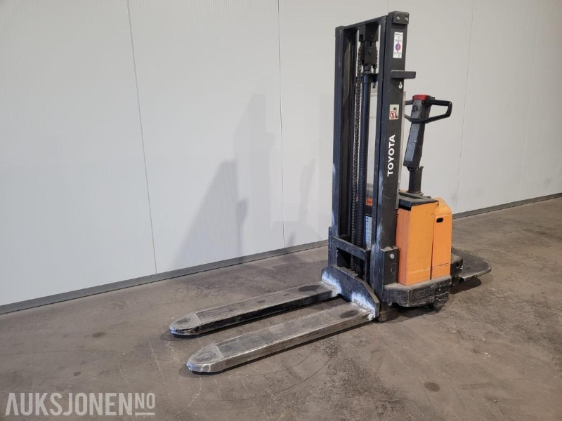 2000 Toyota Stabler - Matériel de manutention: photos 1 2000 Toyota Stabler - Matériel de manutention: photos 1