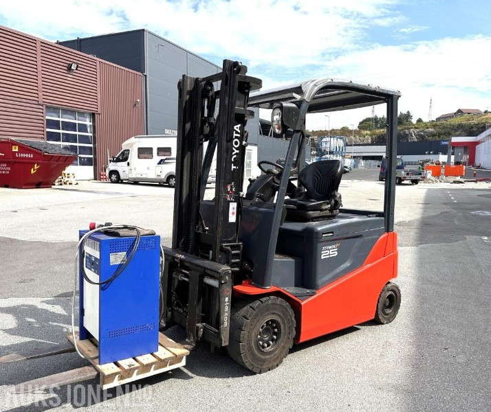 2014 Toyota 8FBMKT25 – 2,5T elektrisk gaffeltruck - Matériel de manutention: photos 1 2014 Toyota 8FBMKT25 – 2,5T elektrisk gaffeltruck - Matériel de manutention: photos 1