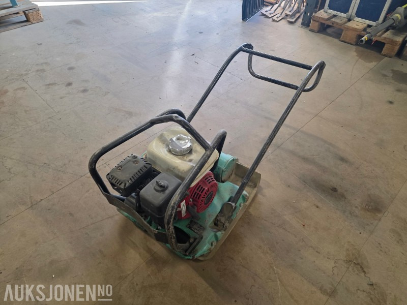 Mikasa MVC-T90HVAS Vibroplate - Compacteur: photos 2 Mikasa MVC-T90HVAS Vibroplate - Compacteur: photos 2