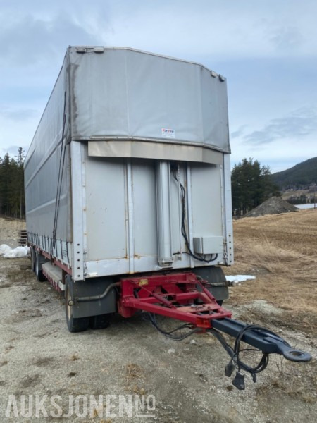 2009 Tyllis 3-akslet henger med hevbart kapell og bakdører - Remorque: photos 1 2009 Tyllis 3-akslet henger med hevbart kapell og bakdører - Remorque: photos 1