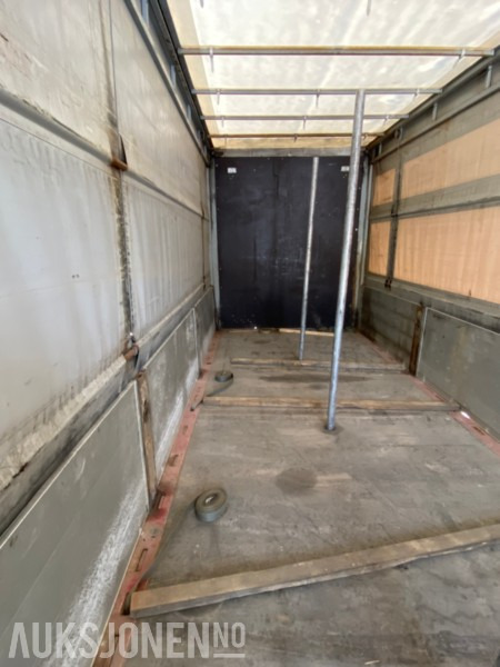 2009 Tyllis 3-akslet henger med hevbart kapell og bakdører - Remorque: photos 4 2009 Tyllis 3-akslet henger med hevbart kapell og bakdører - Remorque: photos 4