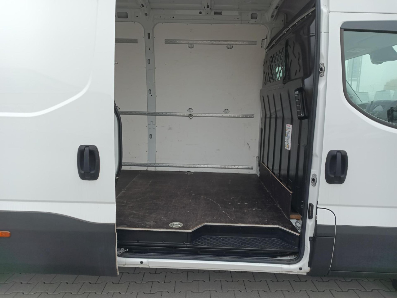 IVECO Daily 35C16A8V - Fourgon utilitaire: photos 2 IVECO Daily 35C16A8V - Fourgon utilitaire: photos 2