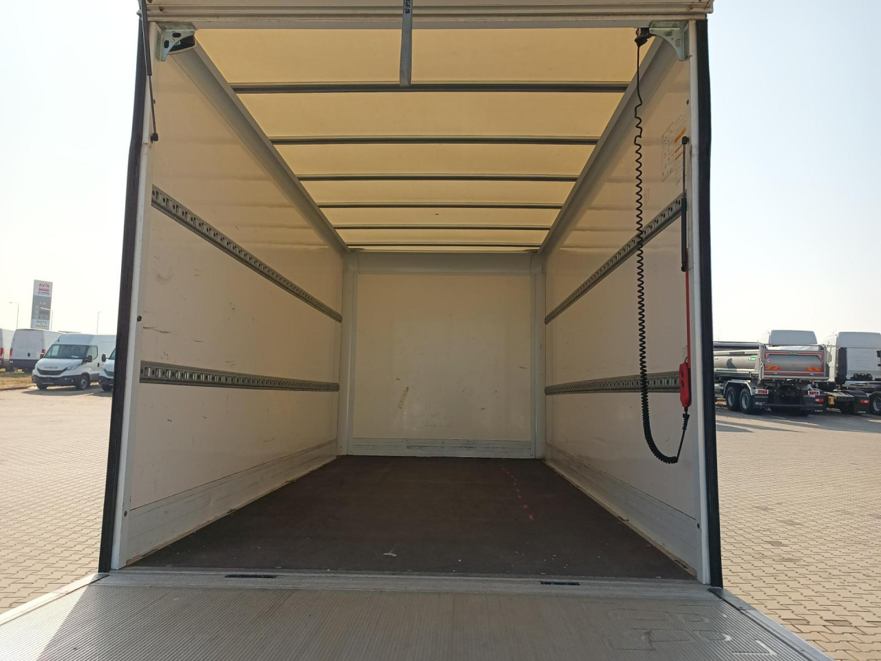 Fourgon grand volume IVECO Daily 35C16H: photos 13
