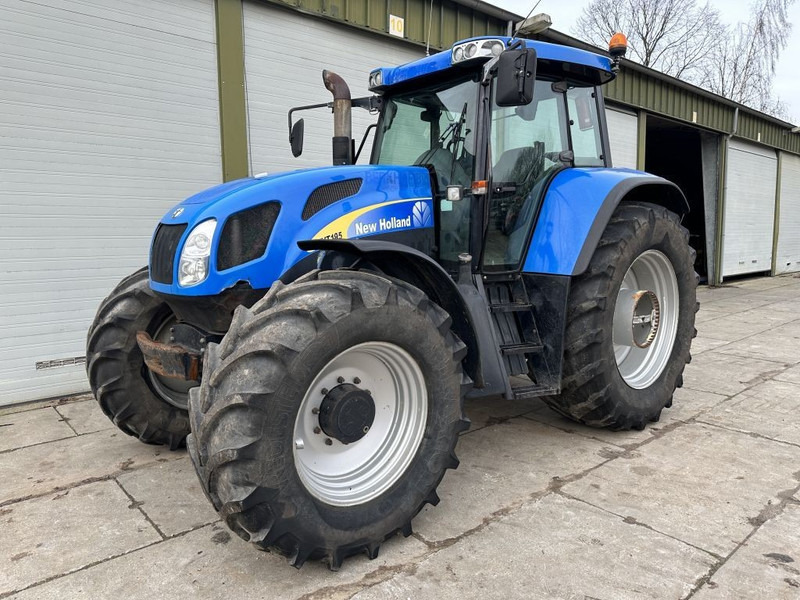 New Holland TVT 195 Dutch registration - Tracteur agricole: photos 1 New Holland TVT 195 Dutch registration - Tracteur agricole: photos 1