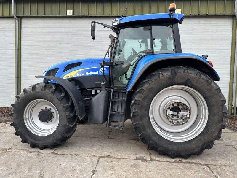 New Holland TVT 195 Dutch registration - Tracteur agricole: photos 2 New Holland TVT 195 Dutch registration - Tracteur agricole: photos 2