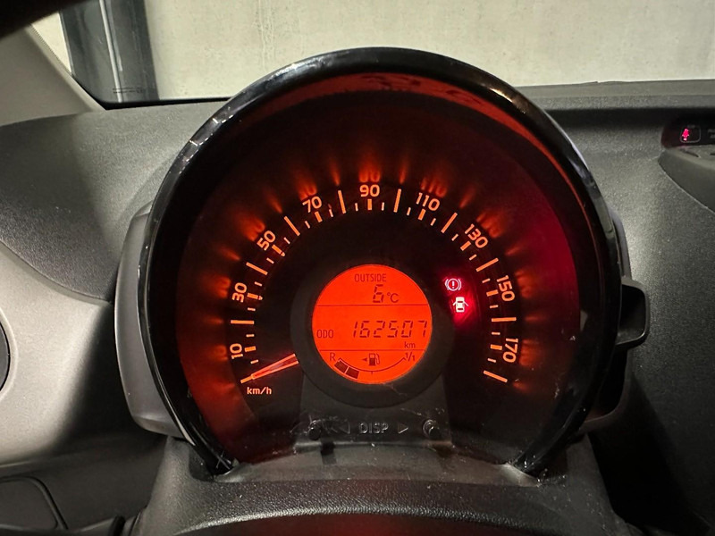 Peugeot 108 1.0 e-VTi Envy - Recent APK - Airco - 5 deurs - Metallic - Voiture à hayon: photos 5 Peugeot 108 1.0 e-VTi Envy - Recent APK - Airco - 5 deurs - Metallic - Voiture à hayon: photos 5