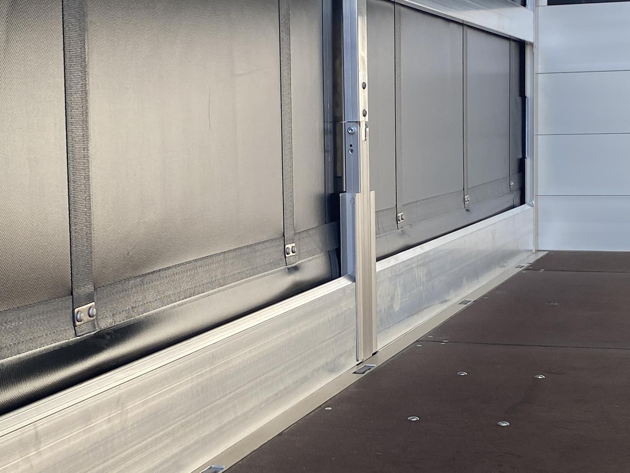 Utilitaire rideaux coulissants (PLSC) neuf IVECO DAILY 35S18HP  D30C | PRITSCHE PLANE + SCHLAFKABINE + LADERAMPE: photos 12