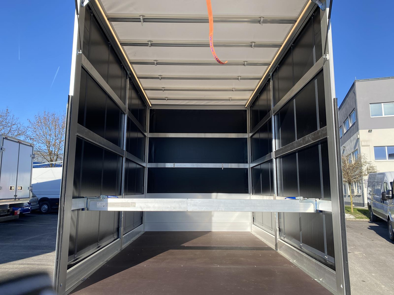 Utilitaire rideaux coulissants (PLSC) neuf IVECO DAILY 35S18HP  D30C | PRITSCHE PLANE + SCHLAFKABINE + LADERAMPE: photos 9