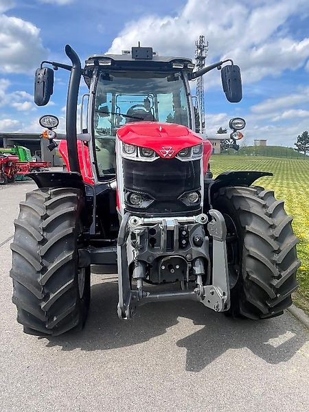 Massey Ferguson MF 6S145 Dyna-VT Exclusive - Tracteur agricole: photos 2 Massey Ferguson MF 6S145 Dyna-VT Exclusive - Tracteur agricole: photos 2
