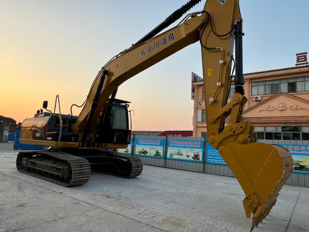 CATERPILLAR 325D CAT 320D 320D2 320GC 329D 330D 330D2 Used Excavator in High Quality for Sale - Pelle sur chenille: photos 4 CATERPILLAR 325D CAT 320D 320D2 320GC 329D 330D 330D2 Used Excavator in High Quality for Sale - Pelle sur chenille: photos 4
