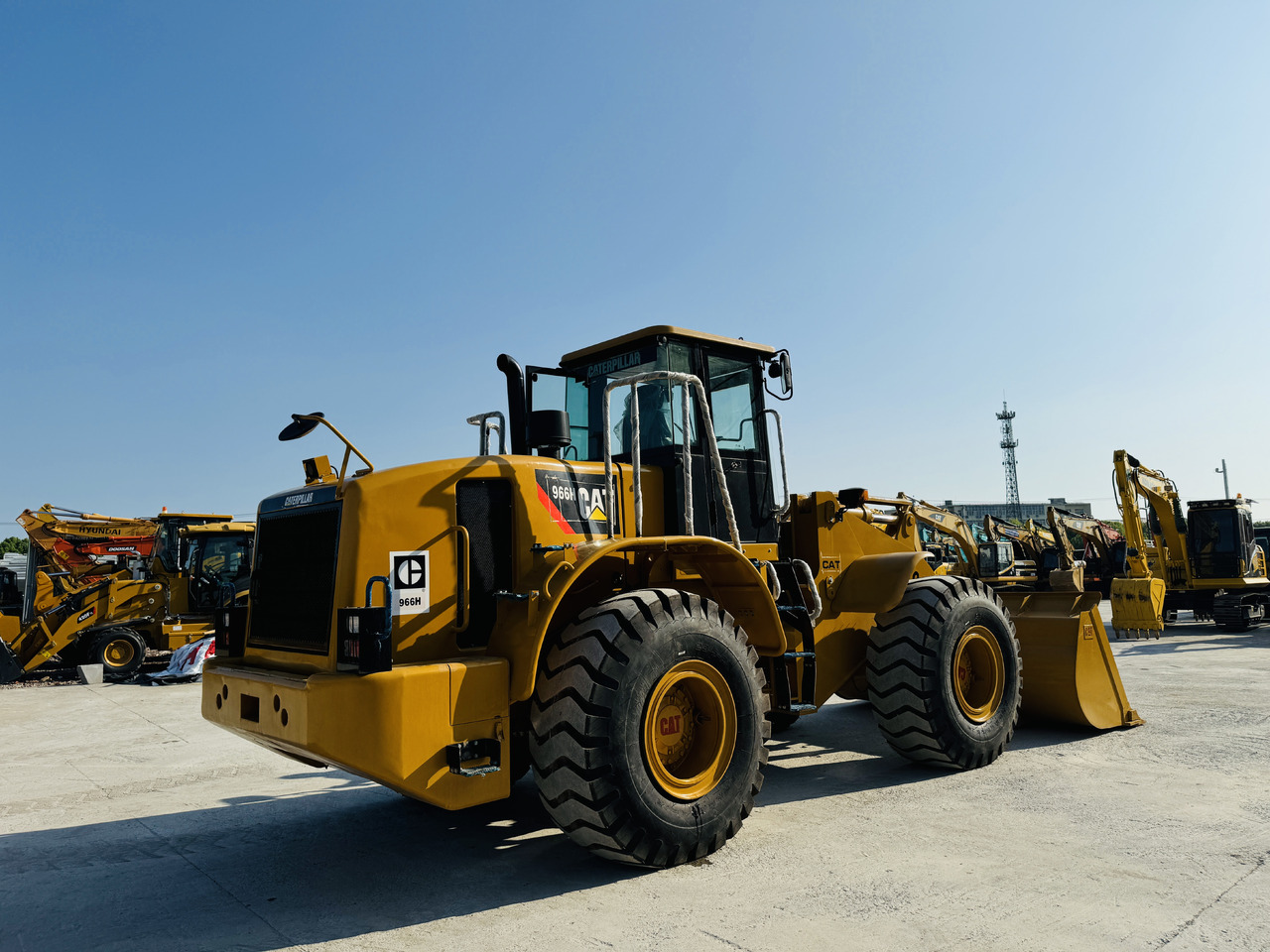 Caterpillar CAT 966 966H 966F 966G 6 Ton Used Wheel Loader and Similar Front Loaders Are Ready to Work - Chargeuse sur pneus: photos 1 Caterpillar CAT 966 966H 966F 966G 6 Ton Used Wheel Loader and Similar Front Loaders Are Ready to Work - Chargeuse sur pneus: photos 1