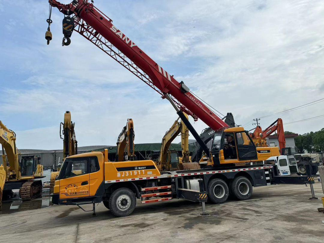 SANY STC250 25 Ton Truck Crane XCMG ZOOMLION TADANO KOBELCO 25T 50T 80T 100T 120T 200T 220T 240T 300T Crane for Sale - Grue mobile: photos 3 SANY STC250 25 Ton Truck Crane XCMG ZOOMLION TADANO KOBELCO 25T 50T 80T 100T 120T 200T 220T 240T 300T Crane for Sale - Grue mobile: photos 3