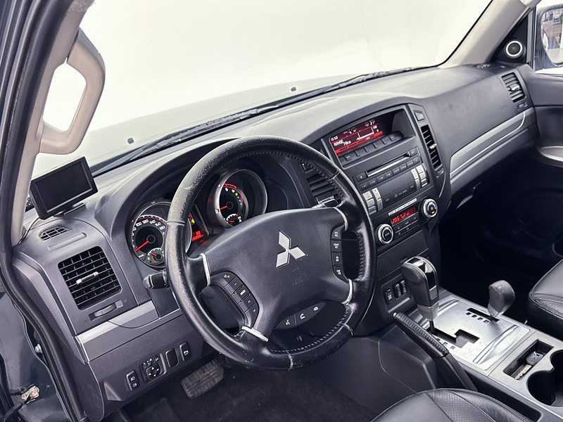 Mitsubishi Pajero 3.2 DI-D Instyle High Roof Van Grijs kenteken Automaat Climate control Trekhaak 3000KG - Véhicule utilitaire: photos 5 Mitsubishi Pajero 3.2 DI-D Instyle High Roof Van Grijs kenteken Automaat Climate control Trekhaak 3000KG - Véhicule utilitaire: photos 5