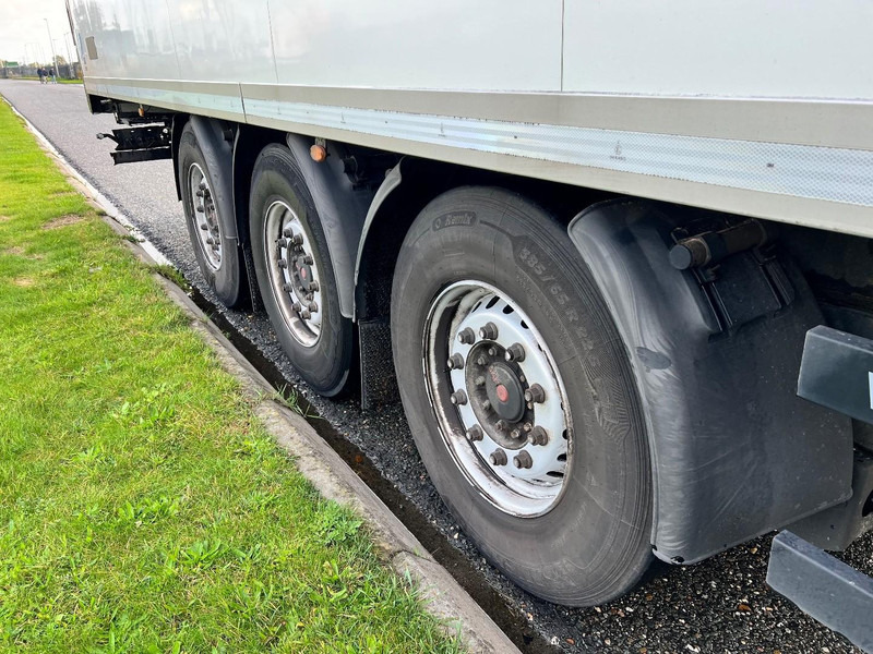 Kögel 3 assige koeloplegger Lift axle / Carrier Vector 1950 - Semi-remorque frigorifique: photos 4 Kögel 3 assige koeloplegger Lift axle / Carrier Vector 1950 - Semi-remorque frigorifique: photos 4