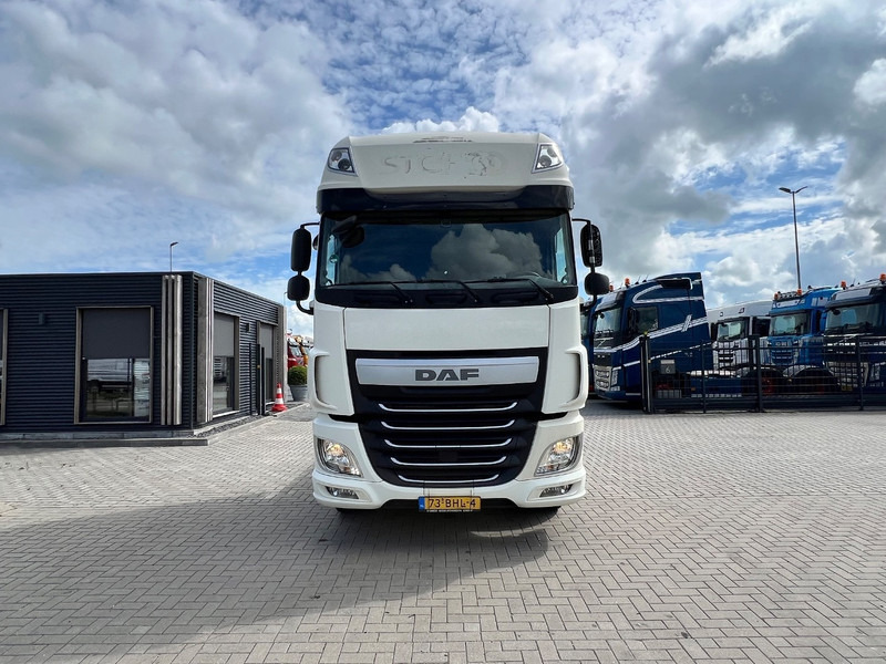 DAF XF 460 4x2 Trekker SSC / 2x Tank / full spoiler - Tracteur routier: photos 3 DAF XF 460 4x2 Trekker SSC / 2x Tank / full spoiler - Tracteur routier: photos 3