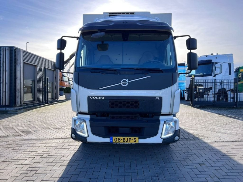 Volvo FL 250 4x2 Koelwagen Thermo king V600 / Tailgate Dhollandia 2000kg - Camion frigorifique: photos 2 Volvo FL 250 4x2 Koelwagen Thermo king V600 / Tailgate Dhollandia 2000kg - Camion frigorifique: photos 2