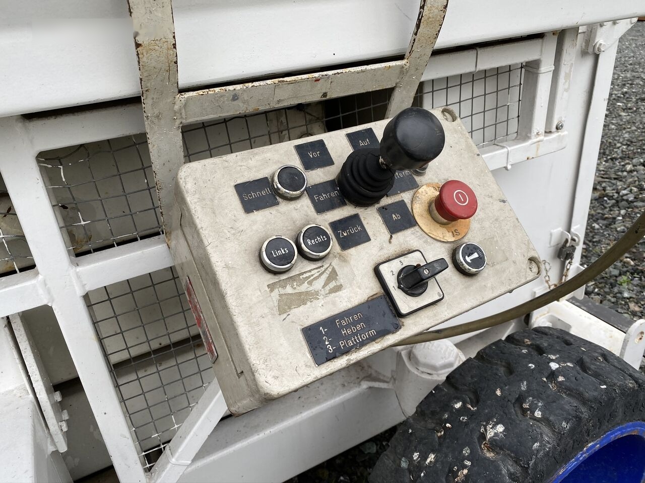 Bluelift NACELA LIFT TKD HL 80 EV / Electrica / 9,7 m / 850 kg - Nacelle ciseaux: photos 5 Bluelift NACELA LIFT TKD HL 80 EV / Electrica / 9,7 m / 850 kg - Nacelle ciseaux: photos 5