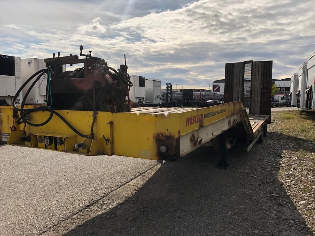 Faymonville MOESLEIN - Semi-remorque surbaissé: photos 2 Faymonville MOESLEIN - Semi-remorque surbaissé: photos 2