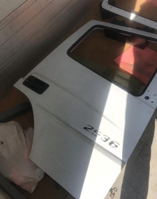 Mercedes-Benz Actros,ATEGO,AXOR truck - Portière et pièces pour Camion: photos 1 Mercedes-Benz Actros,ATEGO,AXOR truck - Portière et pièces pour Camion: photos 1