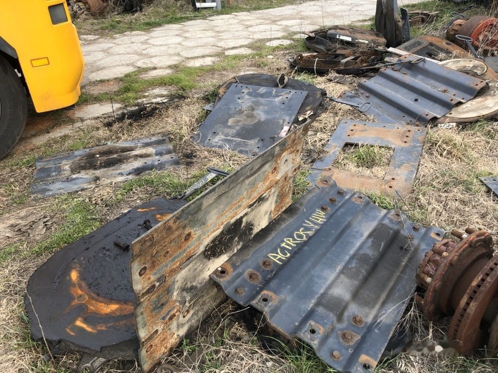Placa inaltatoare cupla camion Volvo Scania Renault Man Daf truck - Sellette d'attelage pour Camion: photos 1 Placa inaltatoare cupla camion Volvo Scania Renault Man Daf truck - Sellette d'attelage pour Camion: photos 1