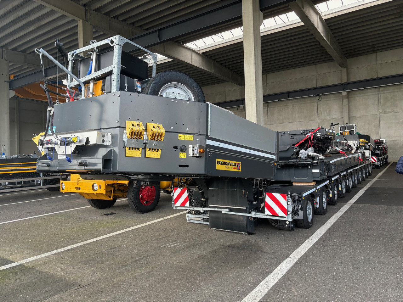 FAYMONVILLE CombiMAX - Semi-remorque surbaissé: photos 3 FAYMONVILLE CombiMAX - Semi-remorque surbaissé: photos 3