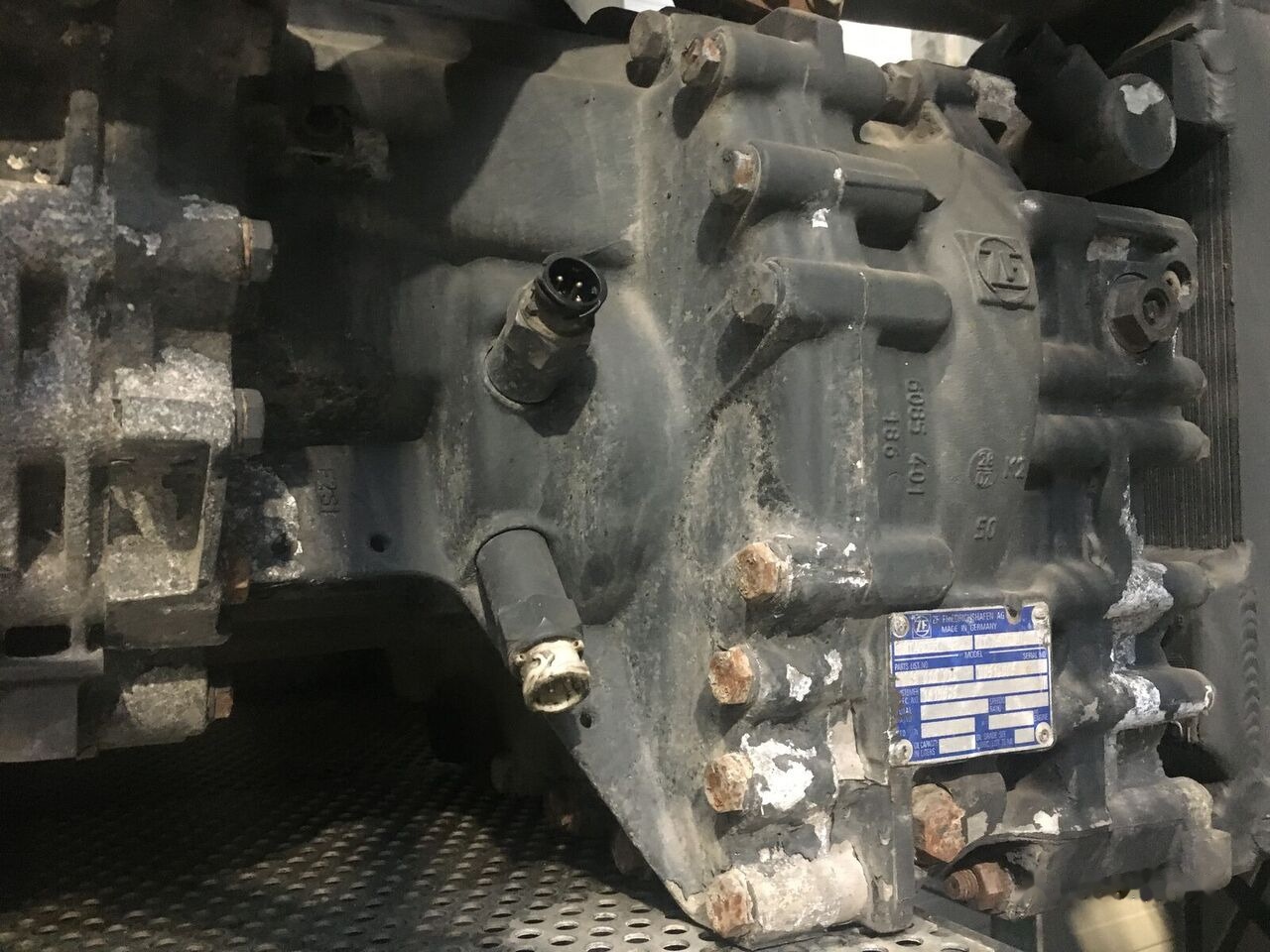 ZF 12AS 2331TD +intarder 1353041012 - Boîte de vitesse pour Camion: photos 4 ZF 12AS 2331TD +intarder 1353041012 - Boîte de vitesse pour Camion: photos 4