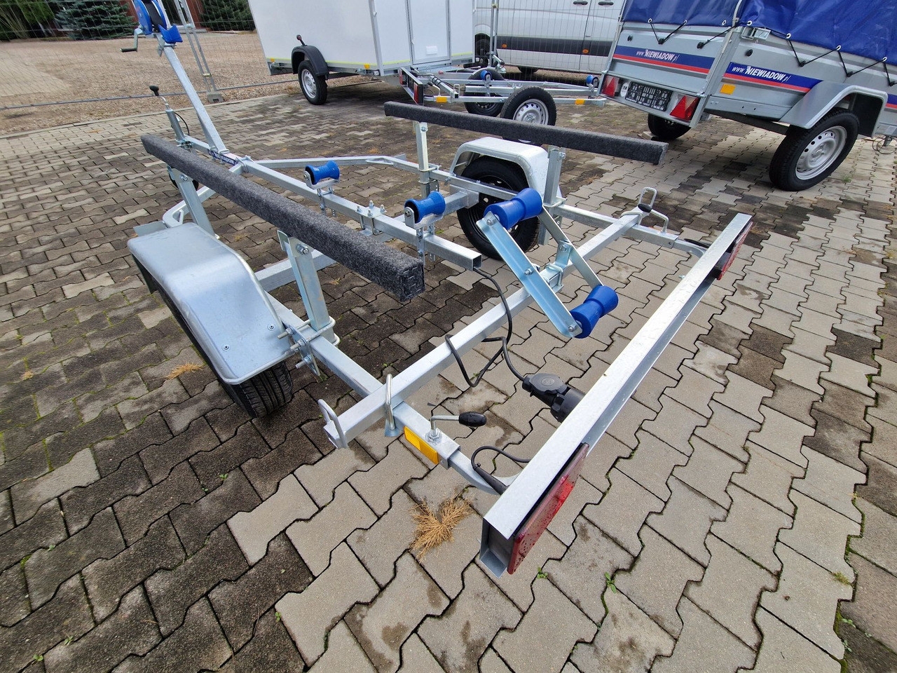 Nowa Przyczepa 2025 Podłodziowa ponton łódź Niewiadów P400 P415 do 6m - Remorque porte-voitures: photos 2 Nowa Przyczepa 2025 Podłodziowa ponton łódź Niewiadów P400 P415 do 6m - Remorque porte-voitures: photos 2