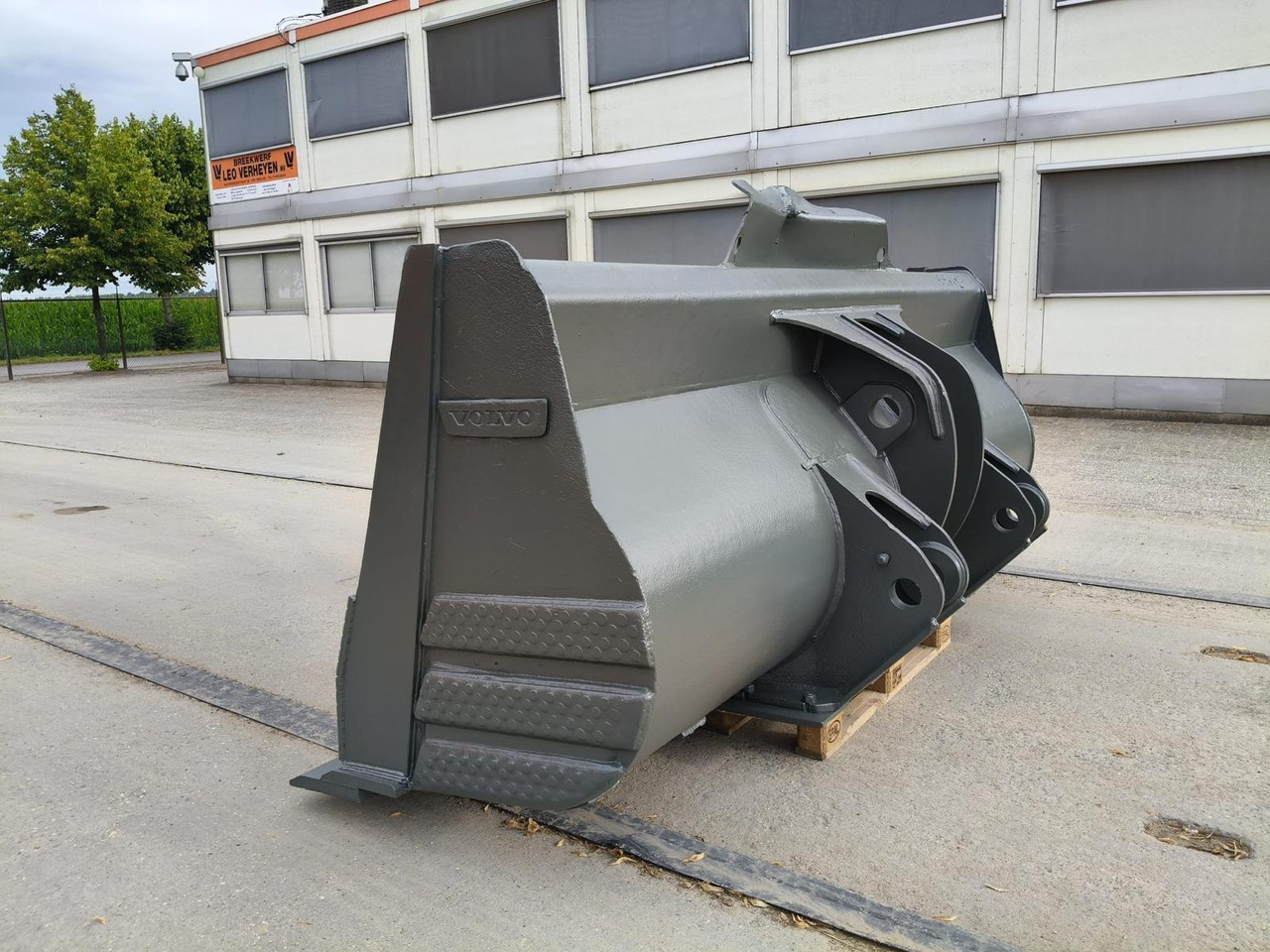 Volvo L 220 - Godet pour chargeur: photos 3 Volvo L 220 - Godet pour chargeur: photos 3