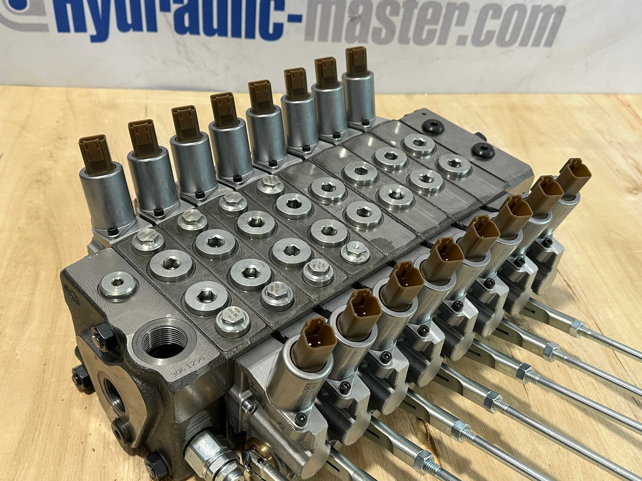 Valve Walvoil DPX100 MKG, Palfinger, Fassi, Hiab - Remorque forestière: photos 1 Valve Walvoil DPX100 MKG, Palfinger, Fassi, Hiab - Remorque forestière: photos 1