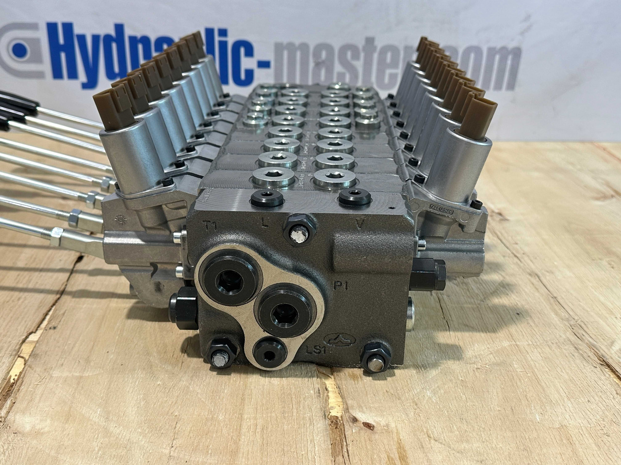 Valve Walvoil DPX100 MKG, Palfinger, Fassi, Hiab - Remorque forestière: photos 4 Valve Walvoil DPX100 MKG, Palfinger, Fassi, Hiab - Remorque forestière: photos 4