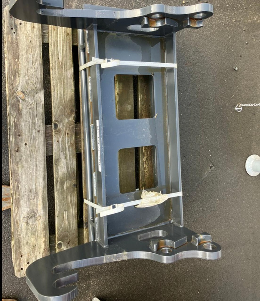 ADAPTER SCHÄFFER AUF EURO-AUFNAHME - Chargeur frontal pour tracteur: photos 5 ADAPTER SCHÄFFER AUF EURO-AUFNAHME - Chargeur frontal pour tracteur: photos 5