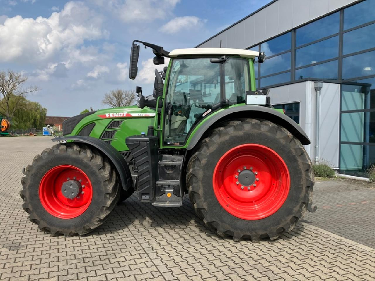 Fendt VARIO 724 GEN 6 PROFI PLUS SET 2 - Tracteur agricole: photos 2 Fendt VARIO 724 GEN 6 PROFI PLUS SET 2 - Tracteur agricole: photos 2