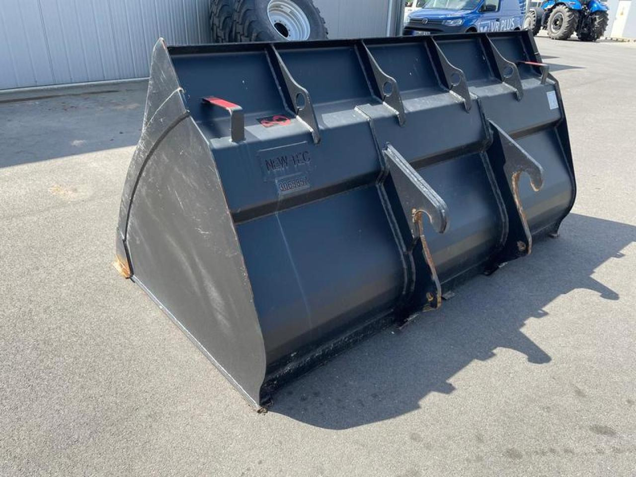 LEICHTGUTSCHAUFEL NEW HOLLAND CASE - Godet pour chargeur: photos 2 LEICHTGUTSCHAUFEL NEW HOLLAND CASE - Godet pour chargeur: photos 2