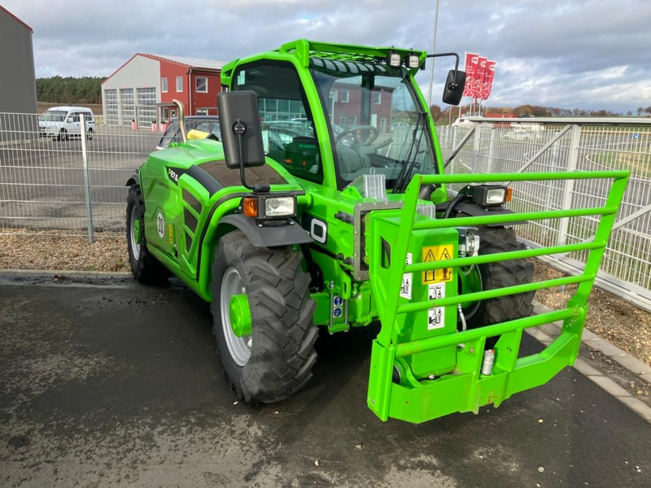 Merlo P27.6 PLUSAKTION - Chariot télescopique: photos 1 Merlo P27.6 PLUSAKTION - Chariot télescopique: photos 1
