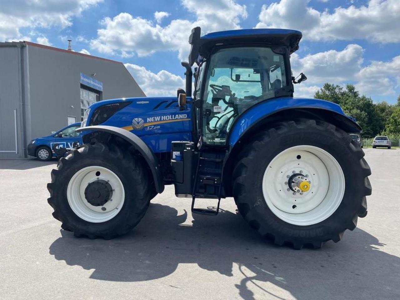 New Holland T 7.245 - Tracteur agricole: photos 2 New Holland T 7.245 - Tracteur agricole: photos 2