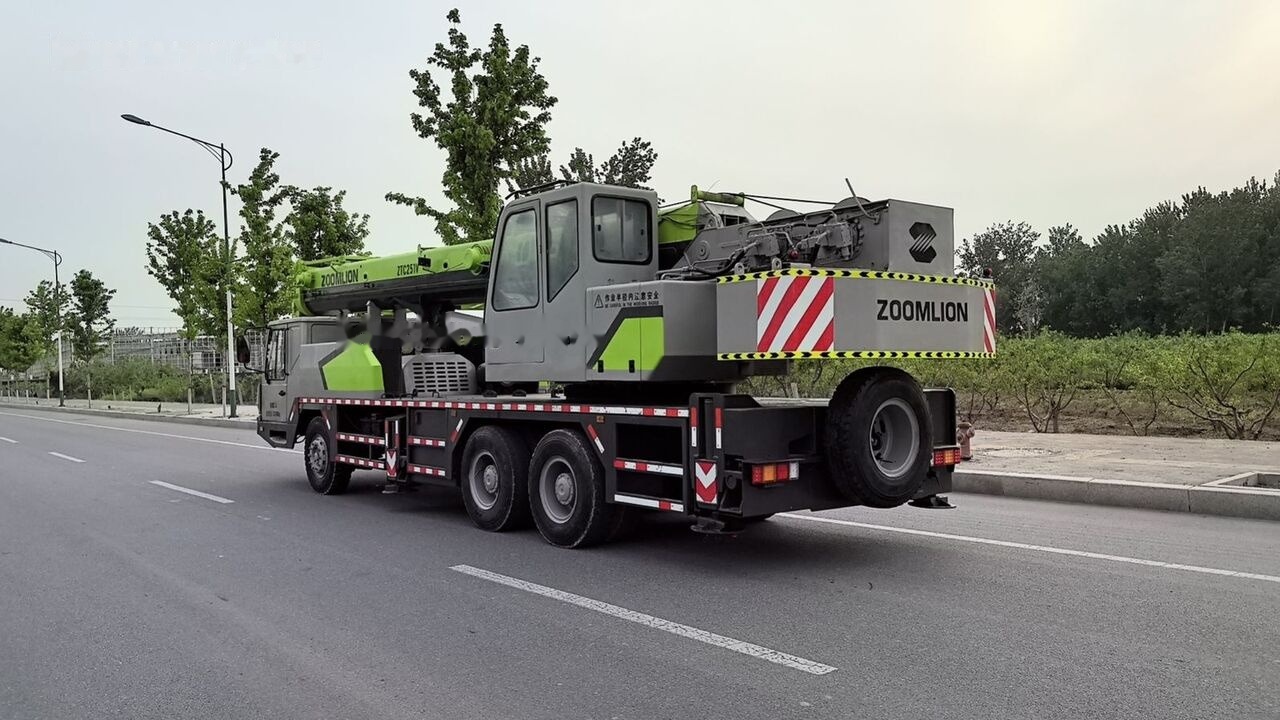 Zoomlion ZTC251V ZTC350 ZTV500 25T 35T 50T 25ton 35ton - Grue mobile: photos 4 Zoomlion ZTC251V ZTC350 ZTV500 25T 35T 50T 25ton 35ton - Grue mobile: photos 4